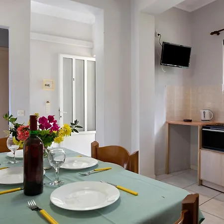 Apartment Dolphin 4 *